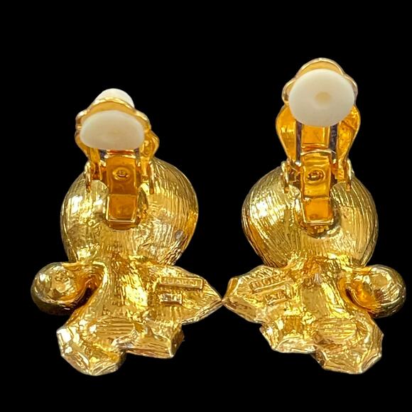 Vintage Avon Clip On Earrings Ruby Red Teardrop Green Enamel Holly Berry - Picture 10 of 13